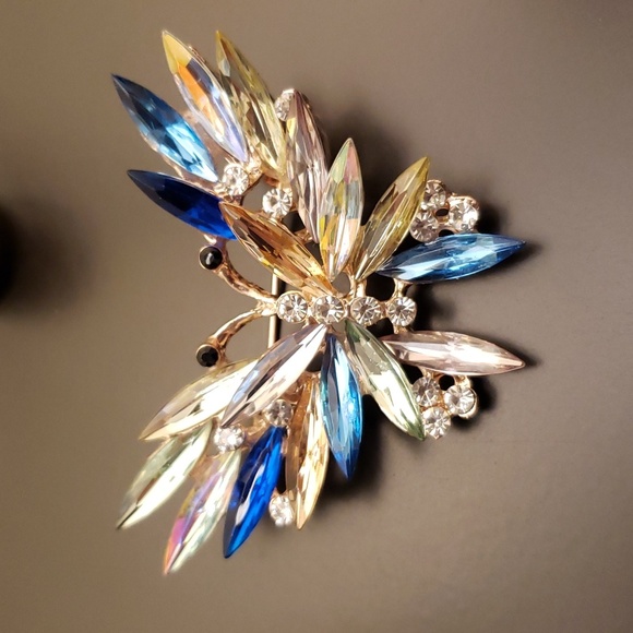 Rhinestone Butterfly Brooch pin - Picture 6 of 6